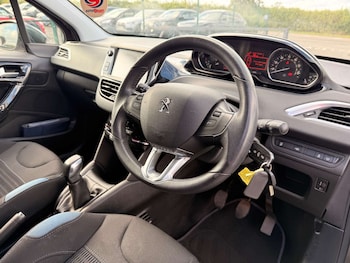 Used Peugeot 208 2015 for sale - 75947264: Photo