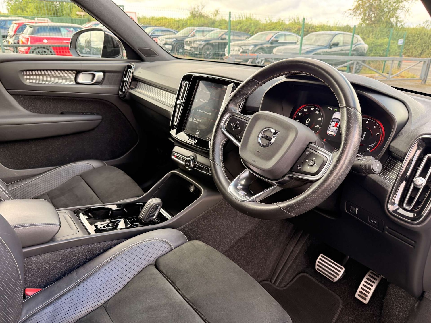 Used Volvo XC40 2020 for sale - 76601603: Photo 2