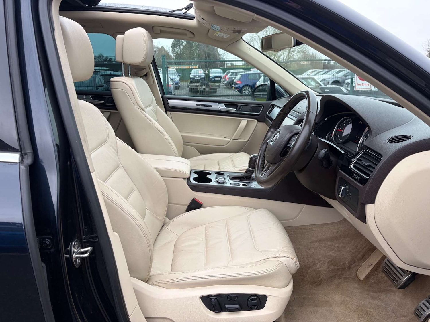 Used Volkswagen Touareg 2015 for sale - 77313744: Photo 38