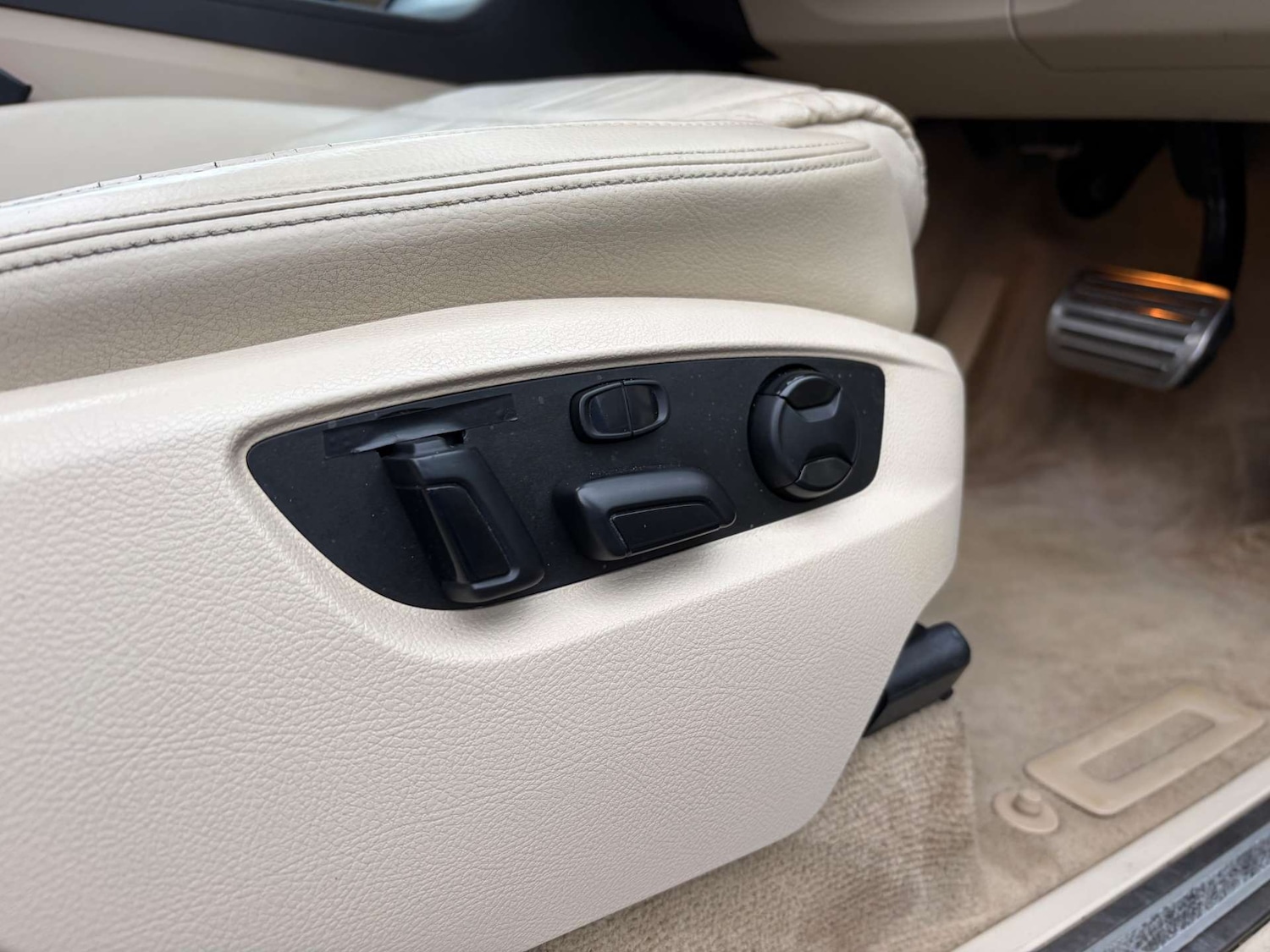 Used Volkswagen Touareg 2015 for sale - 77313744: Photo 41