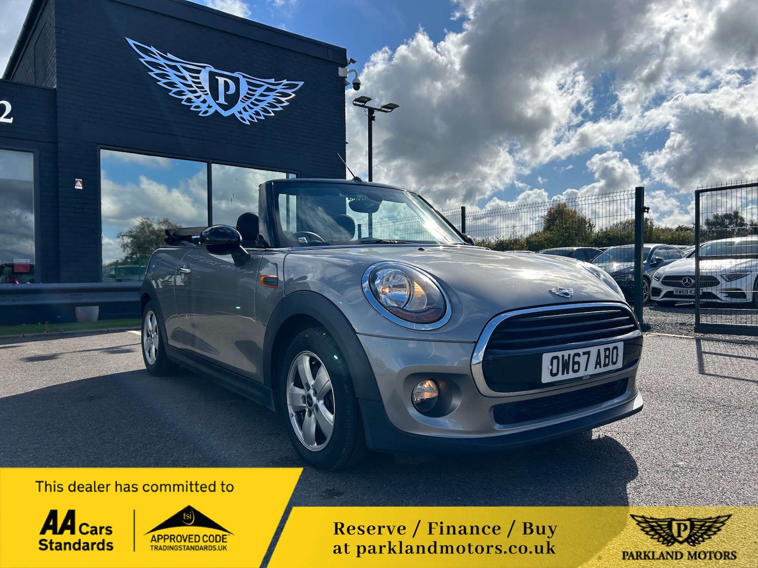 Used MINI Convertible 2018 for sale - 76601685: Photo 1
