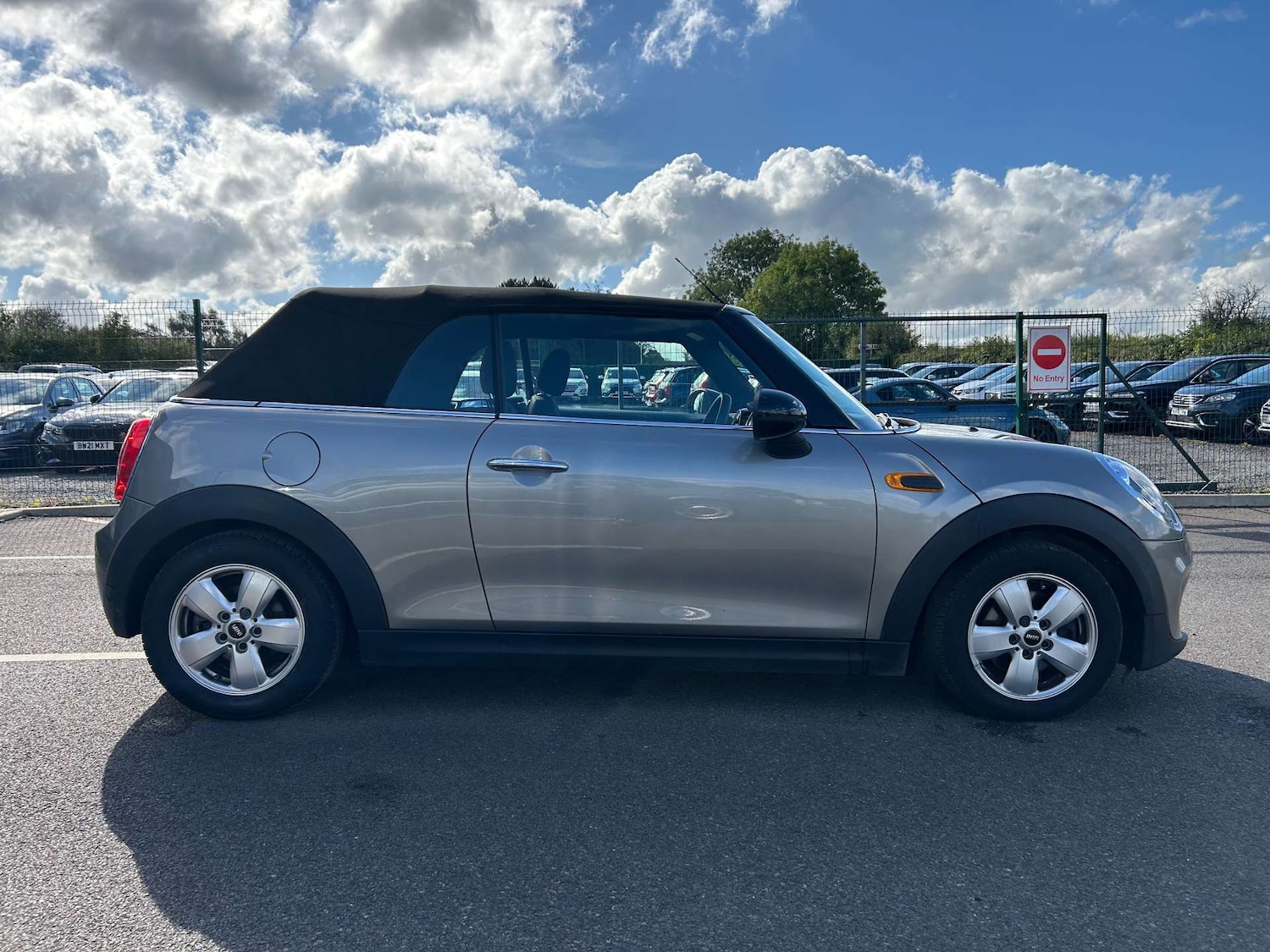 Used MINI Convertible 2018 for sale - 76601685: Photo 17