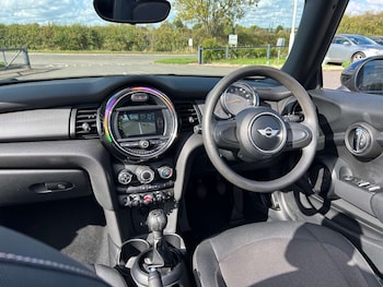 Used MINI Convertible 2018 for sale - 76601685: Photo