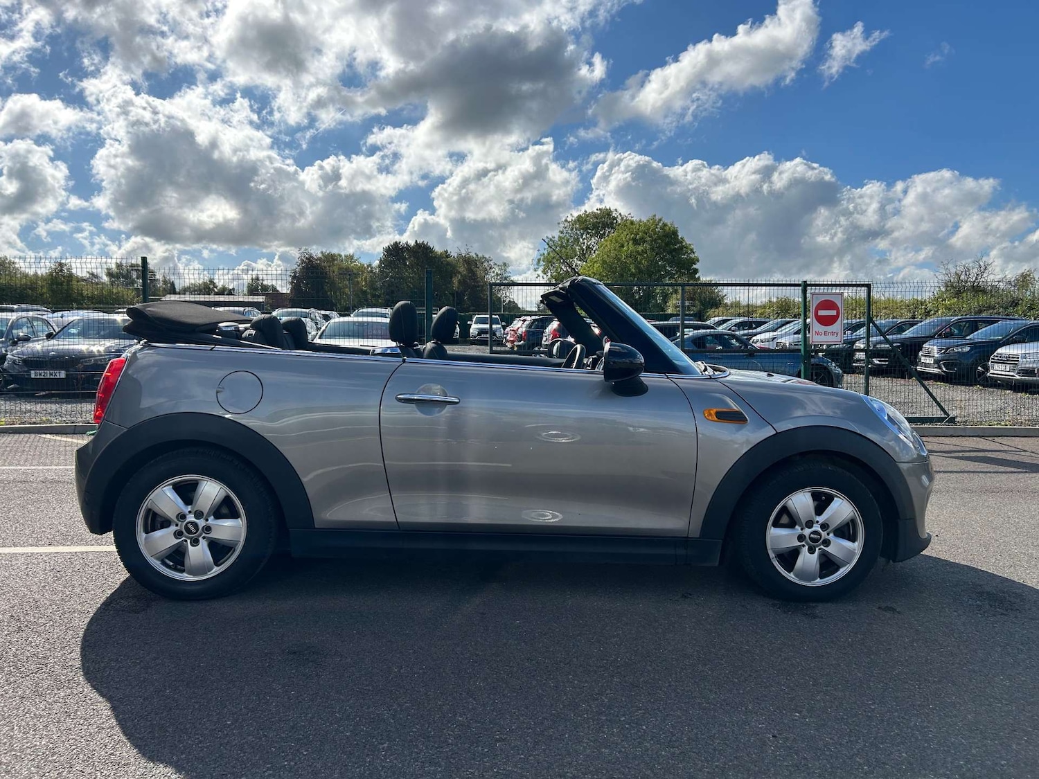 Used MINI Convertible 2018 for sale - 76601685: Photo 9