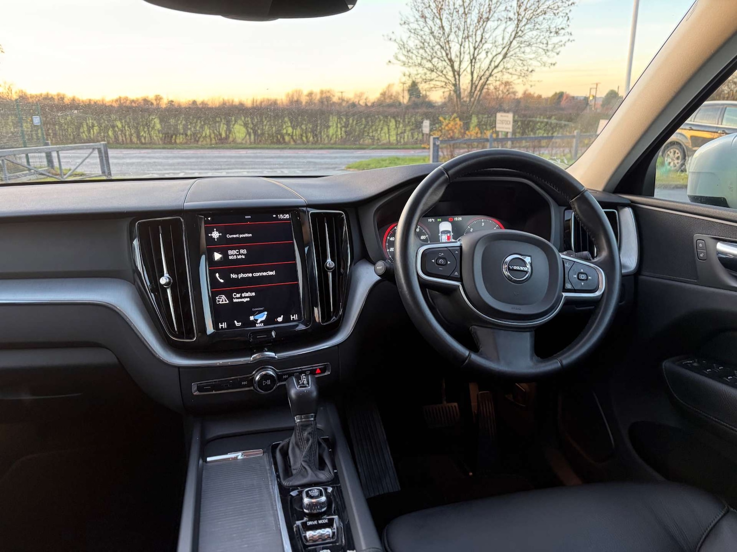 Used Volvo XC60 2017 for sale - 76941667: Photo 2