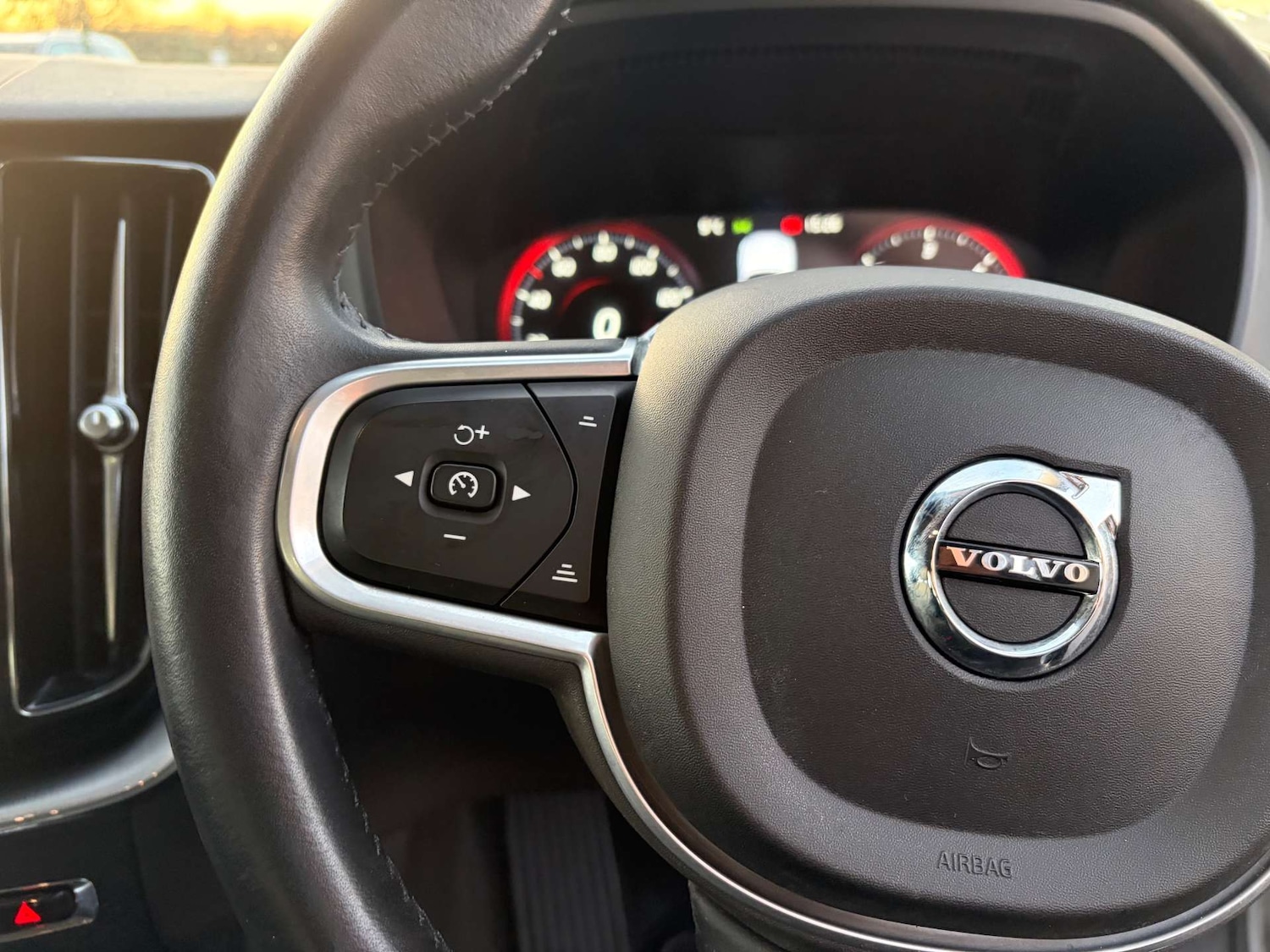 Used Volvo XC60 2017 for sale - 76941667: Photo 44