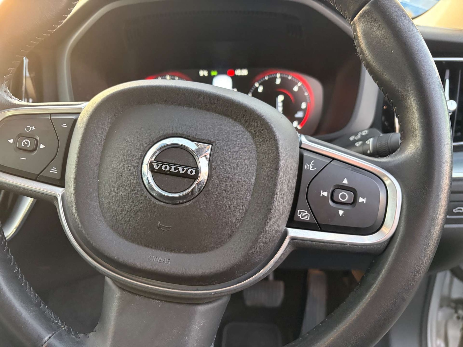 Used Volvo XC60 2017 for sale - 76941667: Photo 46