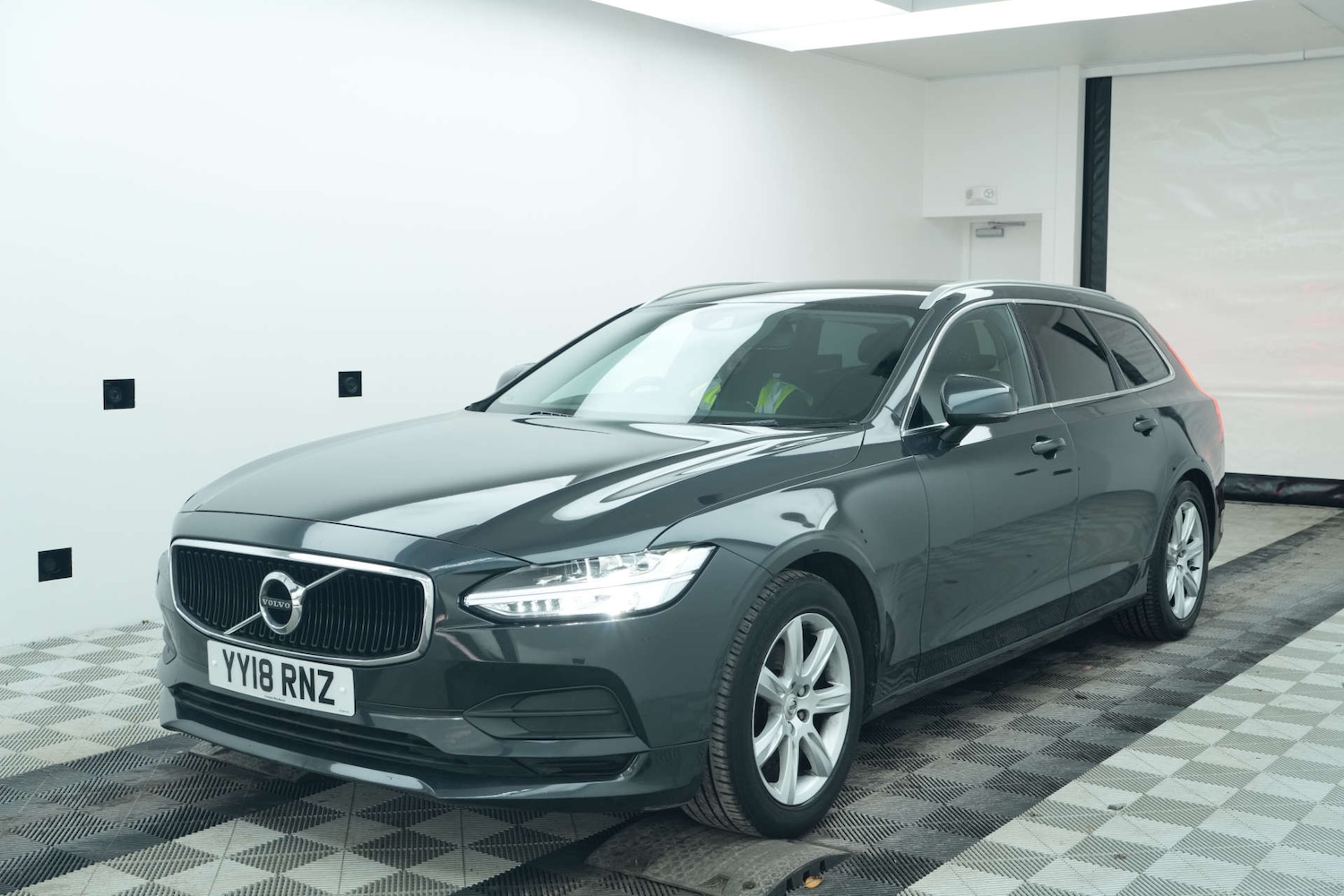 Used Volvo V90 2018 for sale - 77423736: Photo 3