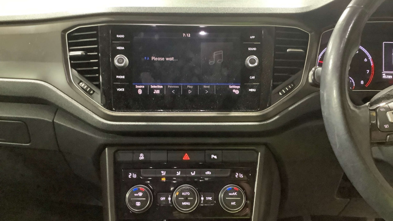 Used Volkswagen T-Roc 2019 for sale - 76352654: Photo 12