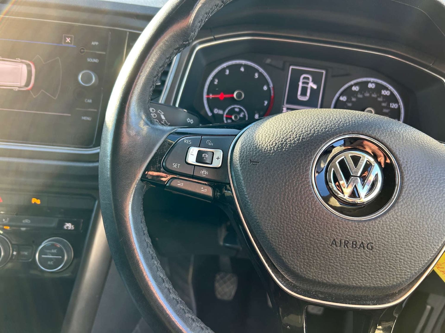 Used Volkswagen T-Roc 2019 for sale - 76352654: Photo 23