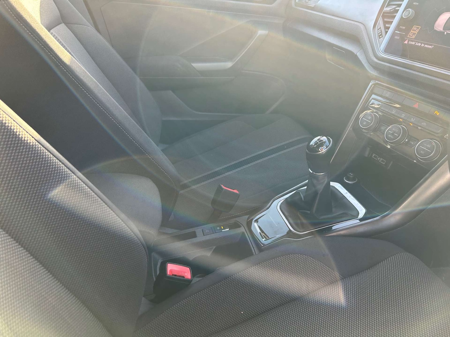 Used Volkswagen T-Roc 2019 for sale - 76352654: Photo 24