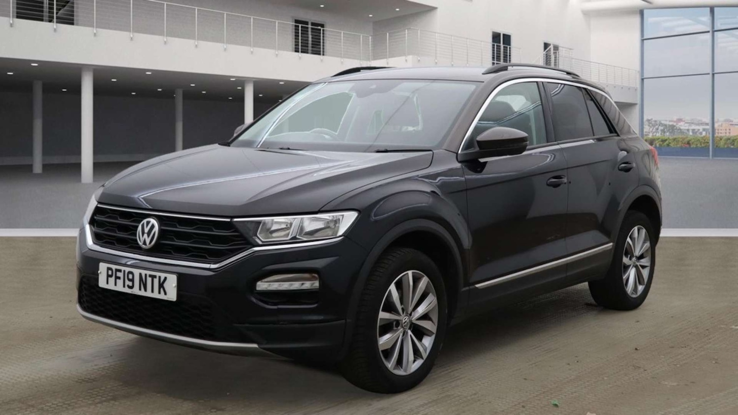 Used Volkswagen T-Roc 2019 for sale - 76352654: Photo 3