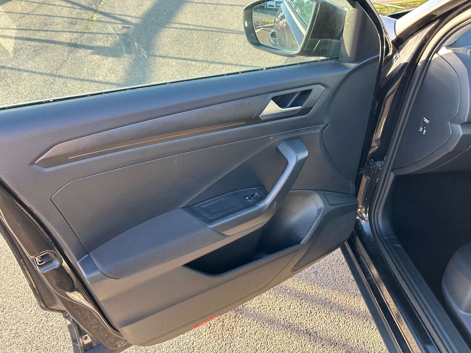 Used Volkswagen T-Roc 2019 for sale - 76352654: Photo 30