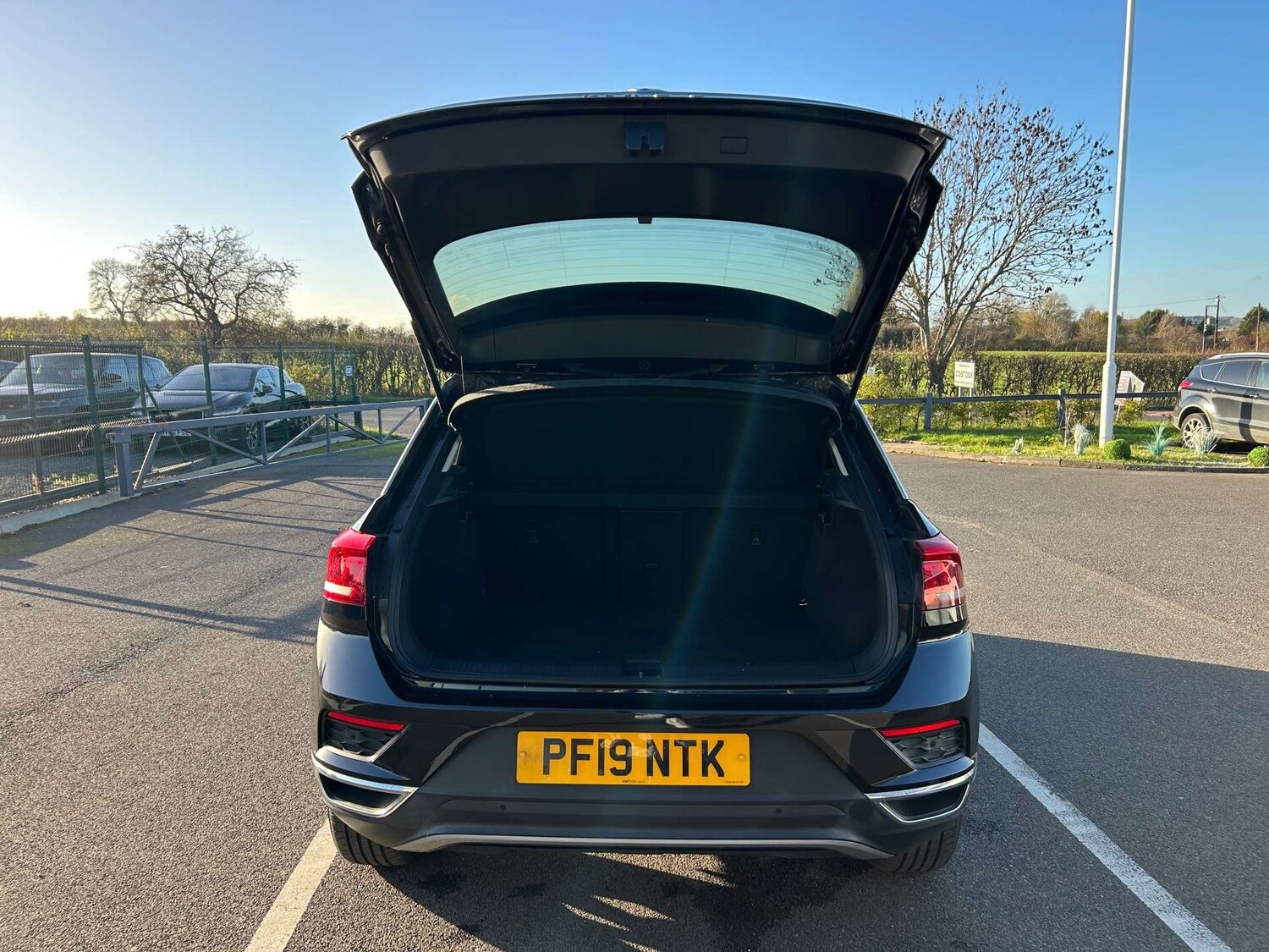 Used Volkswagen T-Roc 2019 for sale - 76352654: Photo 35