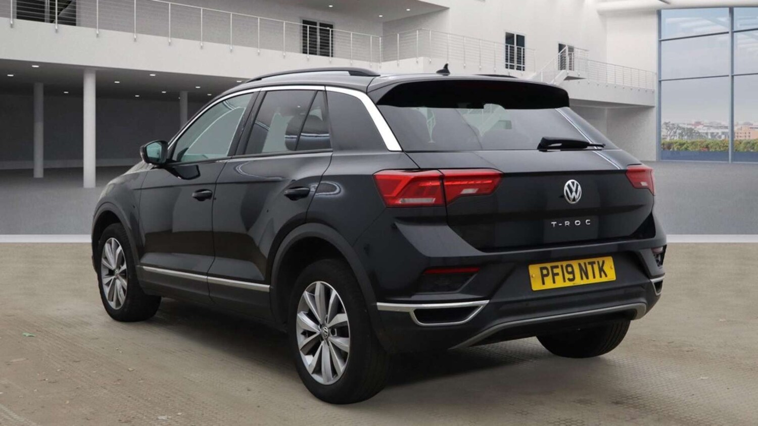 Used Volkswagen T-Roc 2019 for sale - 76352654: Photo 4