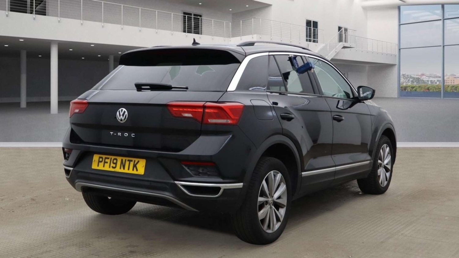 Used Volkswagen T-Roc 2019 for sale - 76352654: Photo 5