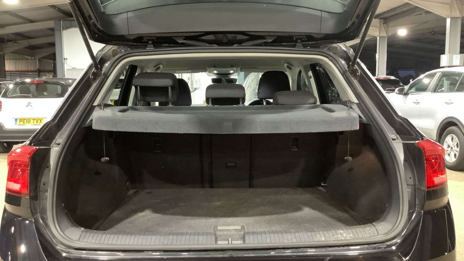 Used Volkswagen T-Roc 2019 for sale - 76352654: Photo 8