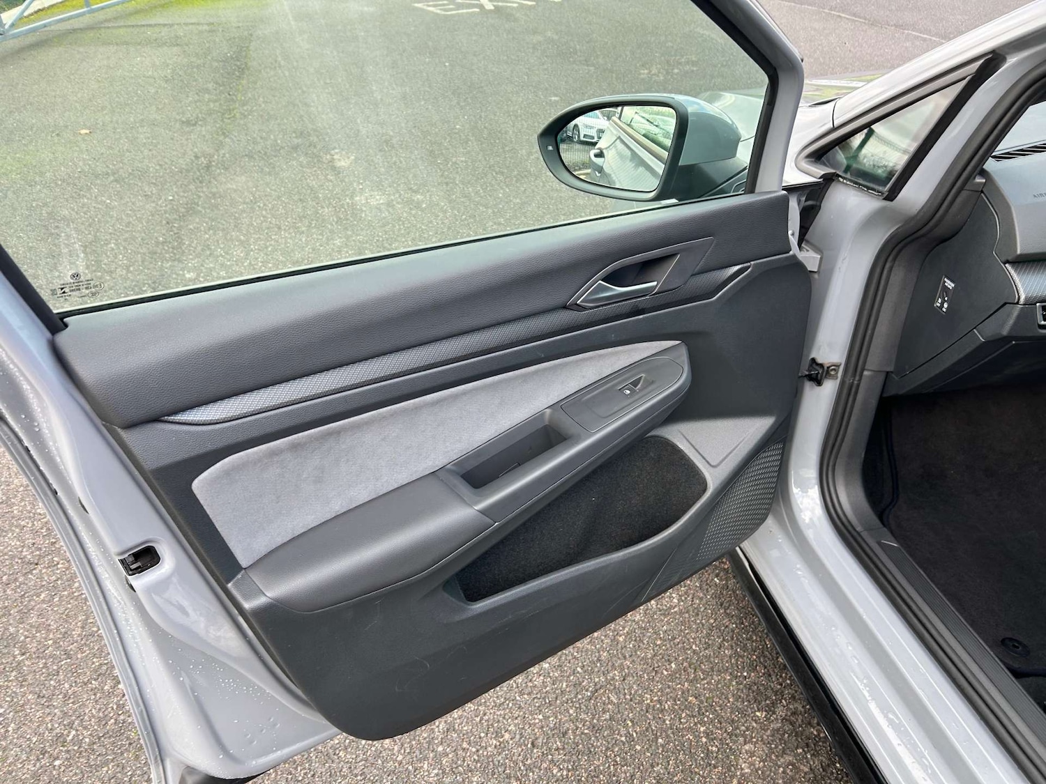 Used Volkswagen Golf 2021 for sale - 77643200: Photo 32