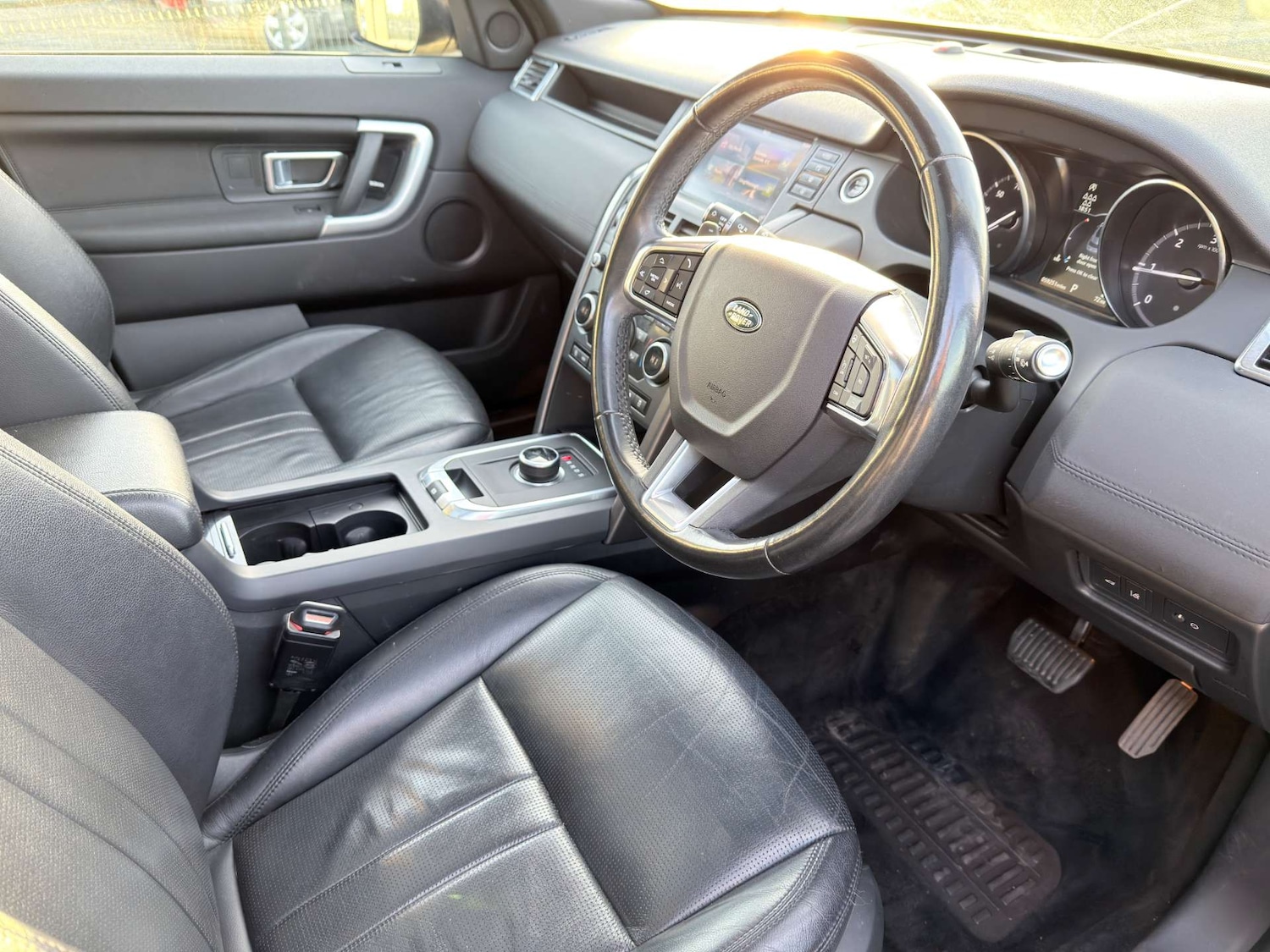 Used Land Rover Discovery Sport 2019 for sale - 76404404: Photo 2