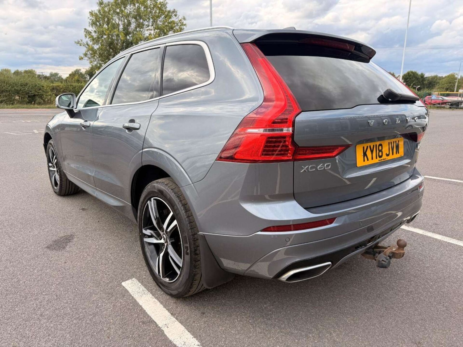 Used Volvo XC60 2018 for sale - 76601521: Photo 2