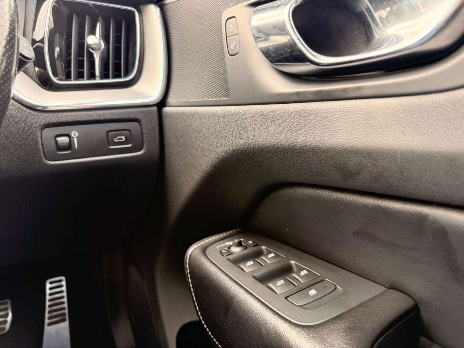 Used Volvo XC60 2018 for sale - 76601521: Photo 36