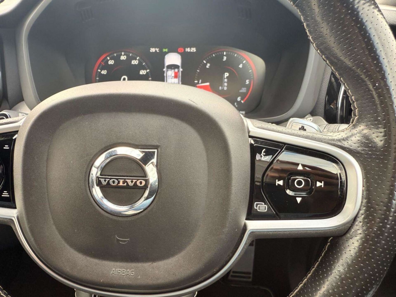 Used Volvo XC60 2018 for sale - 76601521: Photo 37