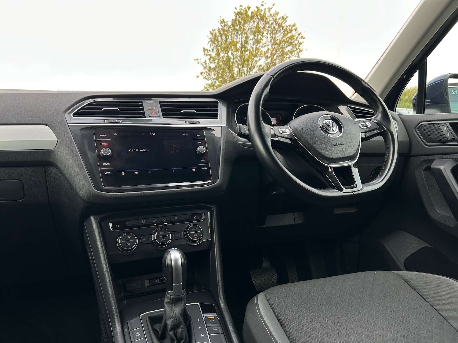 Used Volkswagen Tiguan 2018 for sale - 76278516: Photo 2