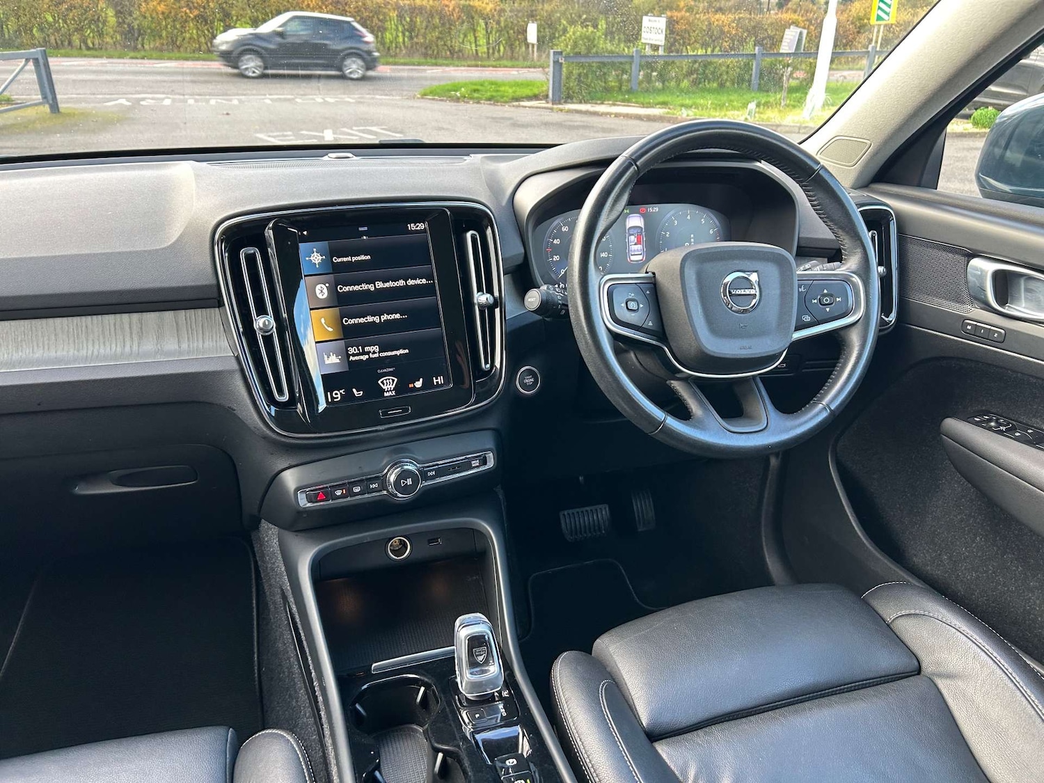 Used Volvo XC40 2020 for sale - 76601865: Photo 2