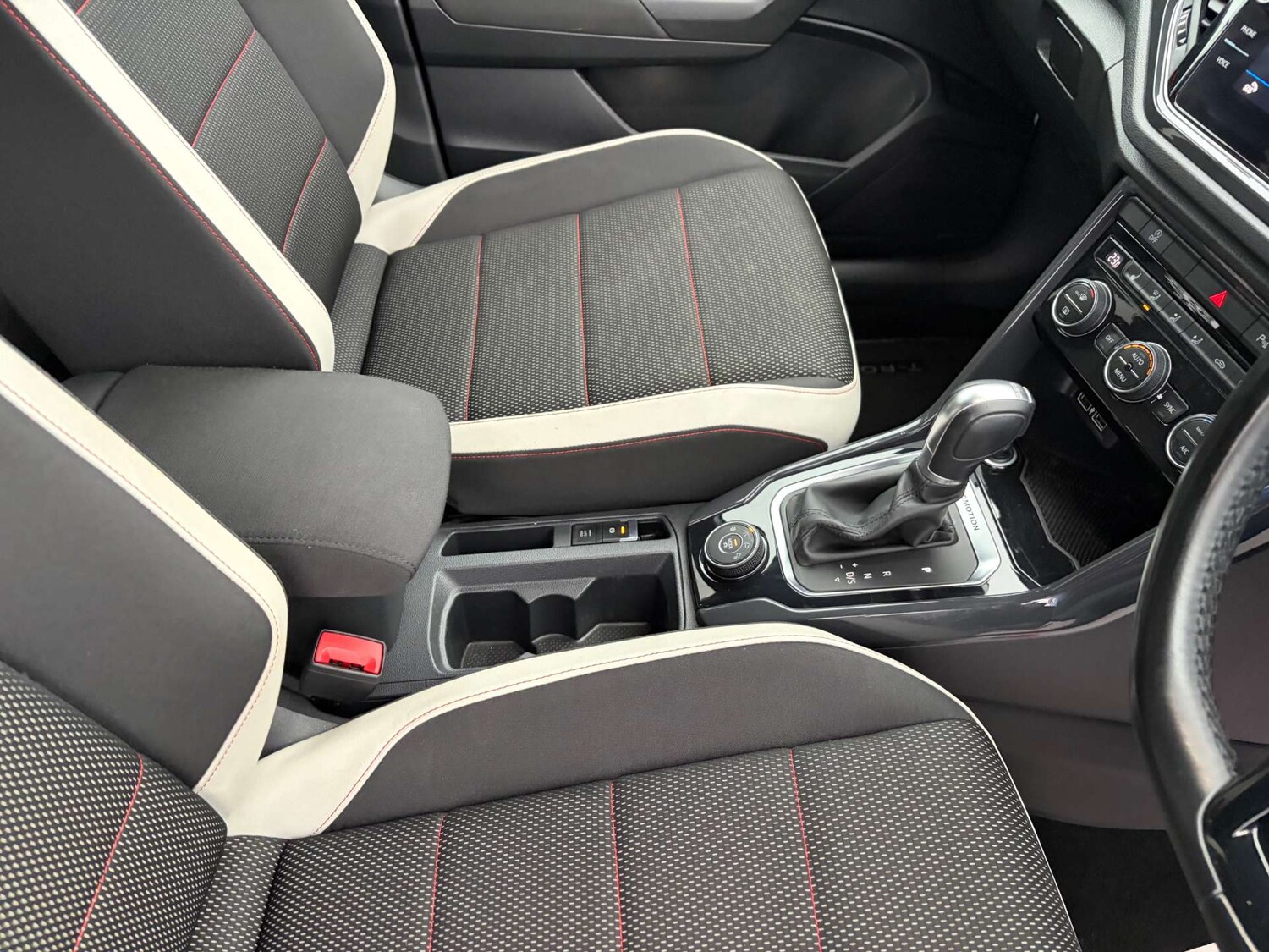 Used Volkswagen T-Roc 2018 for sale - 77483355: Photo 41