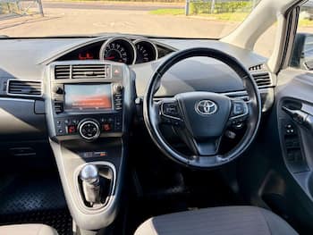 Used Toyota Verso 2017 for sale - 79697470: Photo