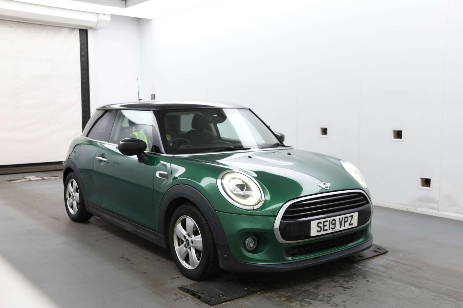 Used MINI Hatch 2019 for sale - 77564045: Photo 1