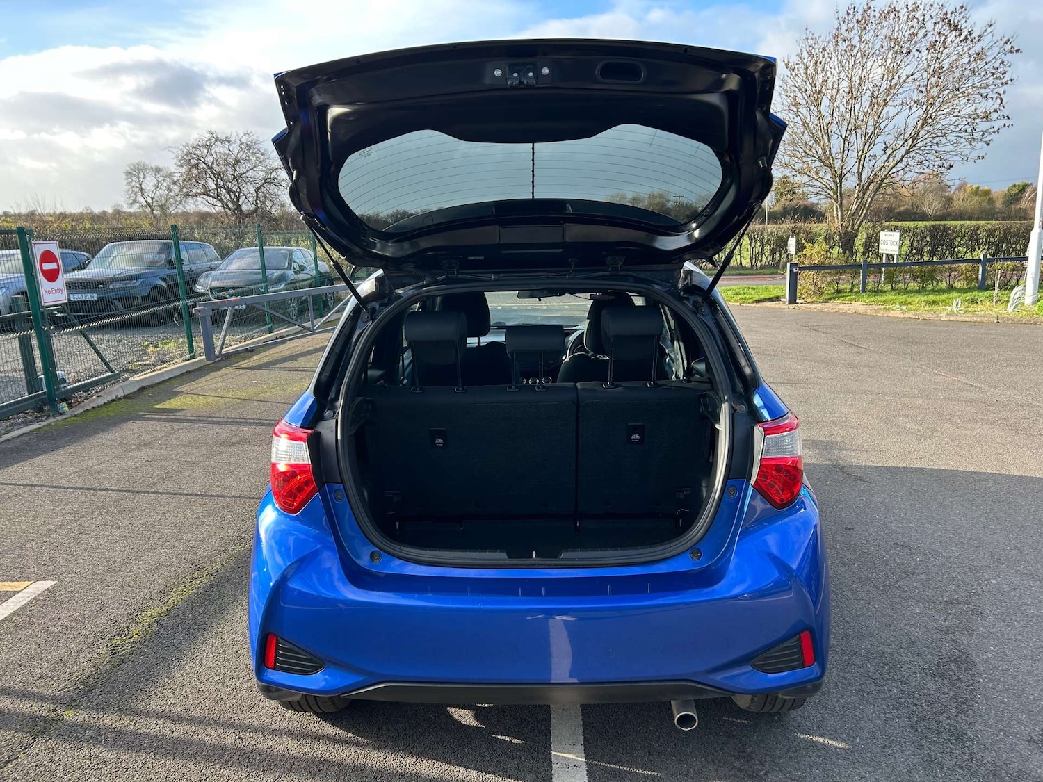 Used Toyota Yaris 2018 for sale - 76739842: Photo 24