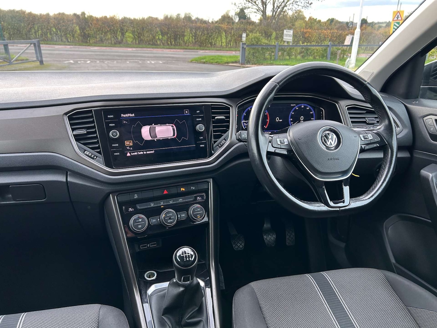 Used Volkswagen T-Roc 2018 for sale - 76601906: Photo 2