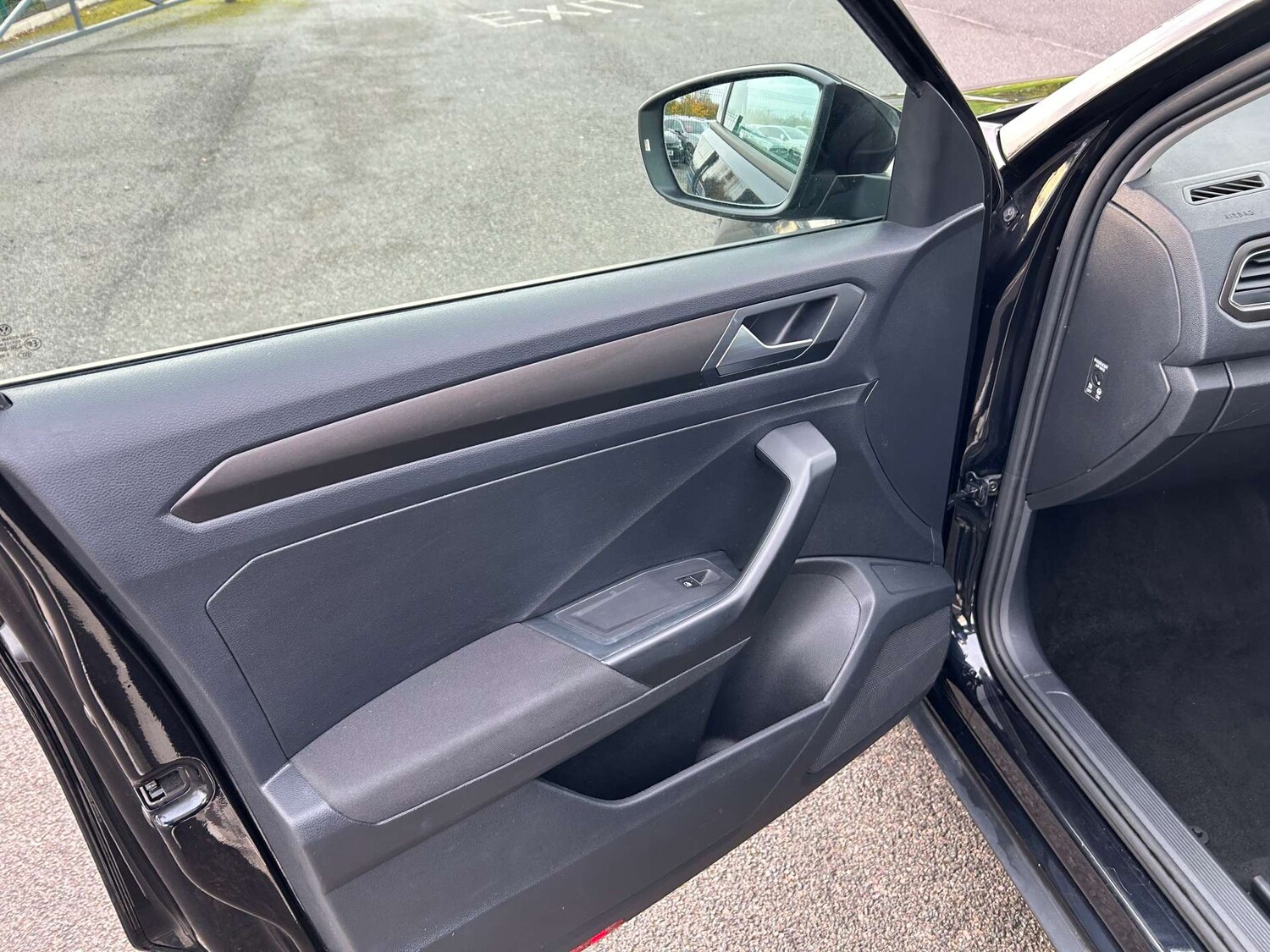 Used Volkswagen T-Roc 2018 for sale - 76601906: Photo 27