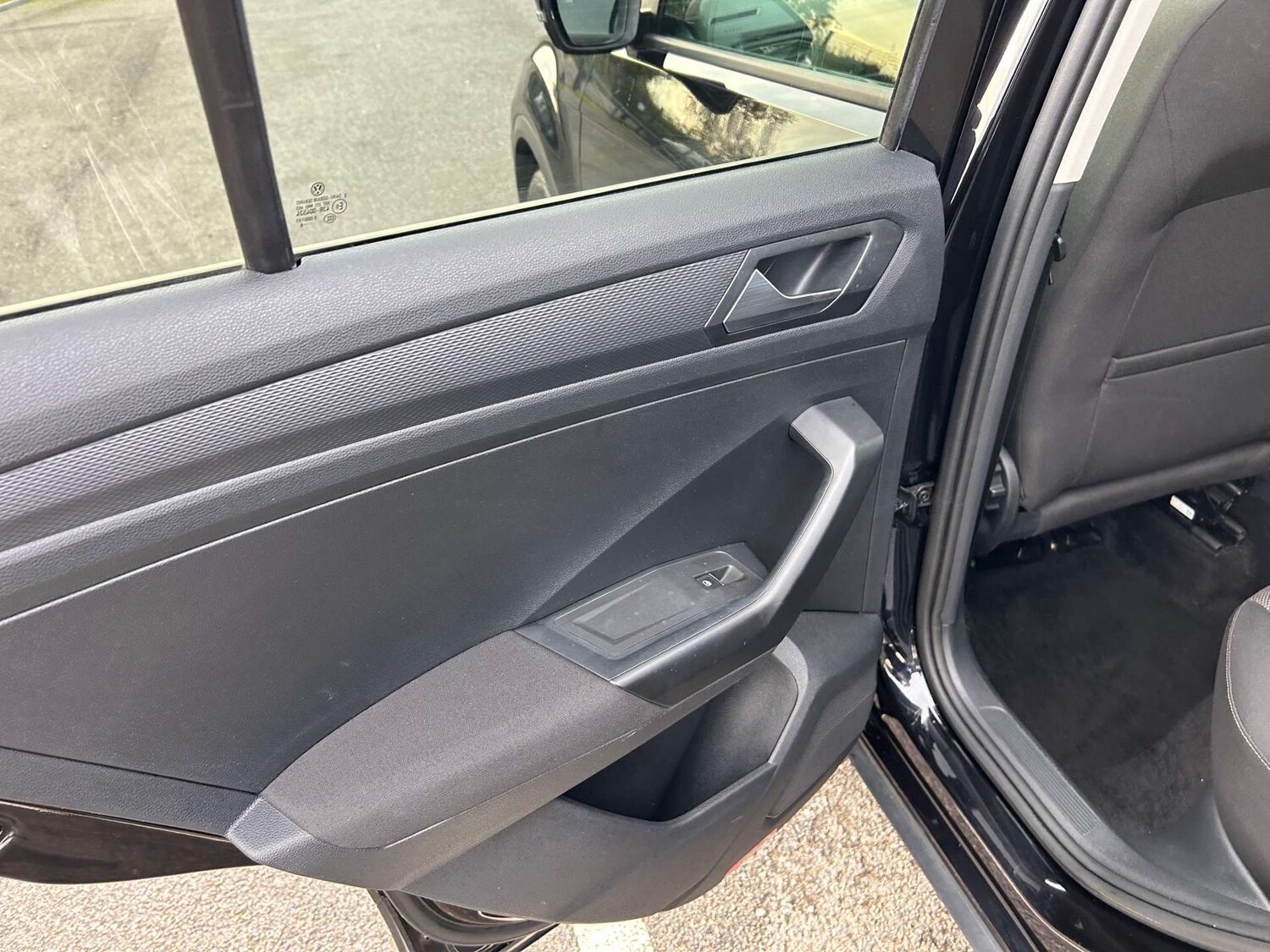 Used Volkswagen T-Roc 2018 for sale - 76601906: Photo 32