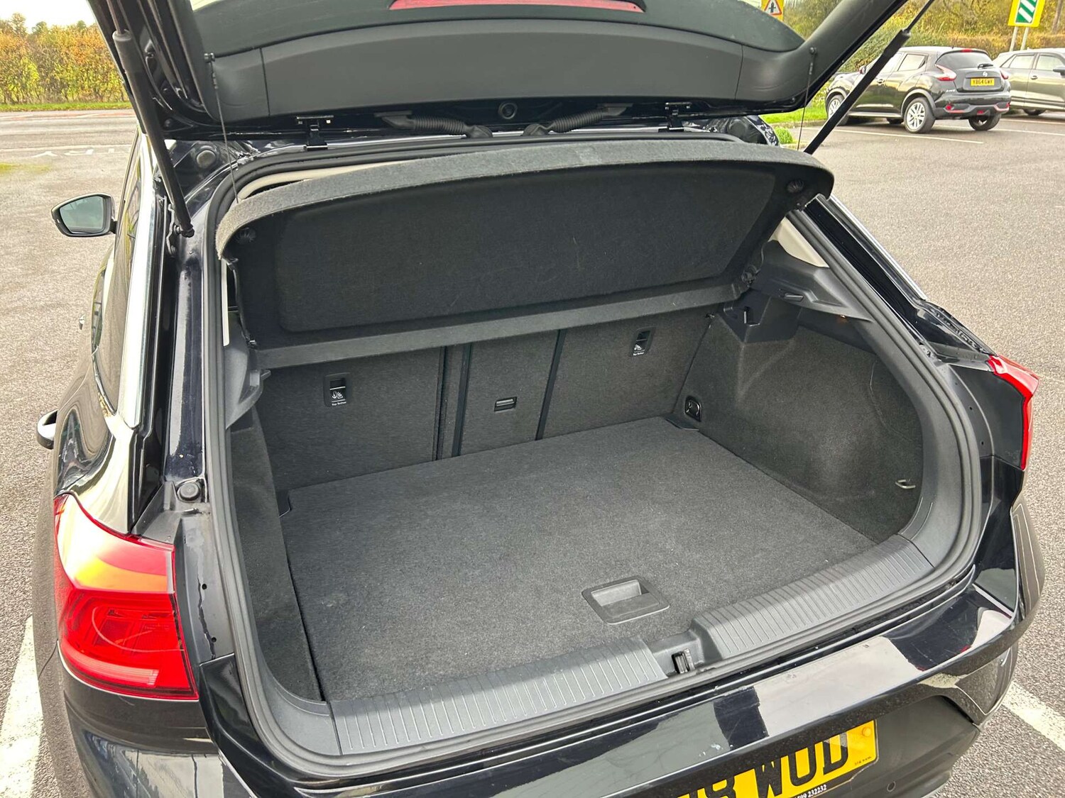 Used Volkswagen T-Roc 2018 for sale - 76601906: Photo 35