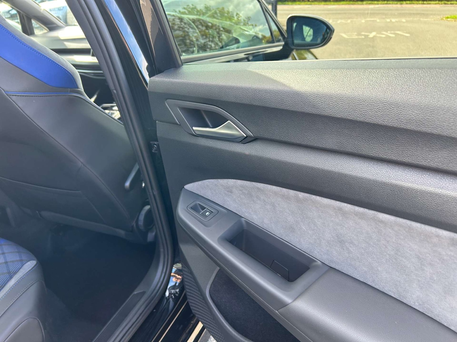 Used Volkswagen Golf 2024 for sale - 75973300: Photo 35