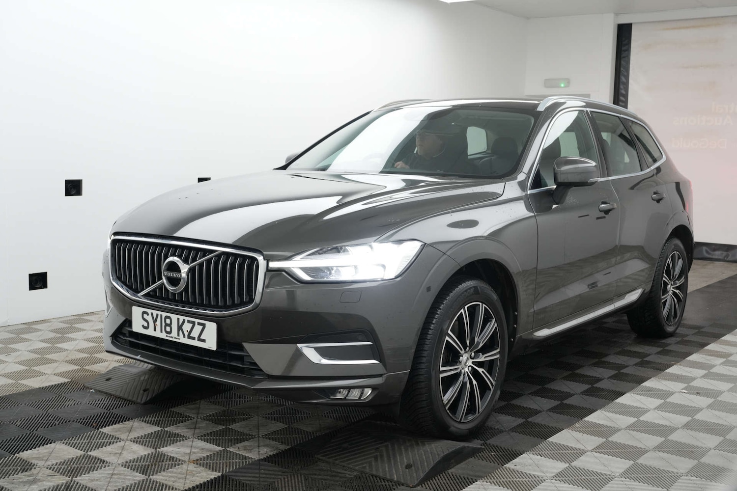 Used Volvo XC60 2018 for sale - 77163701: Photo 3