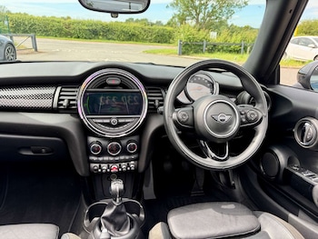 Used MINI Convertible 2019 for sale - 78773748: Photo