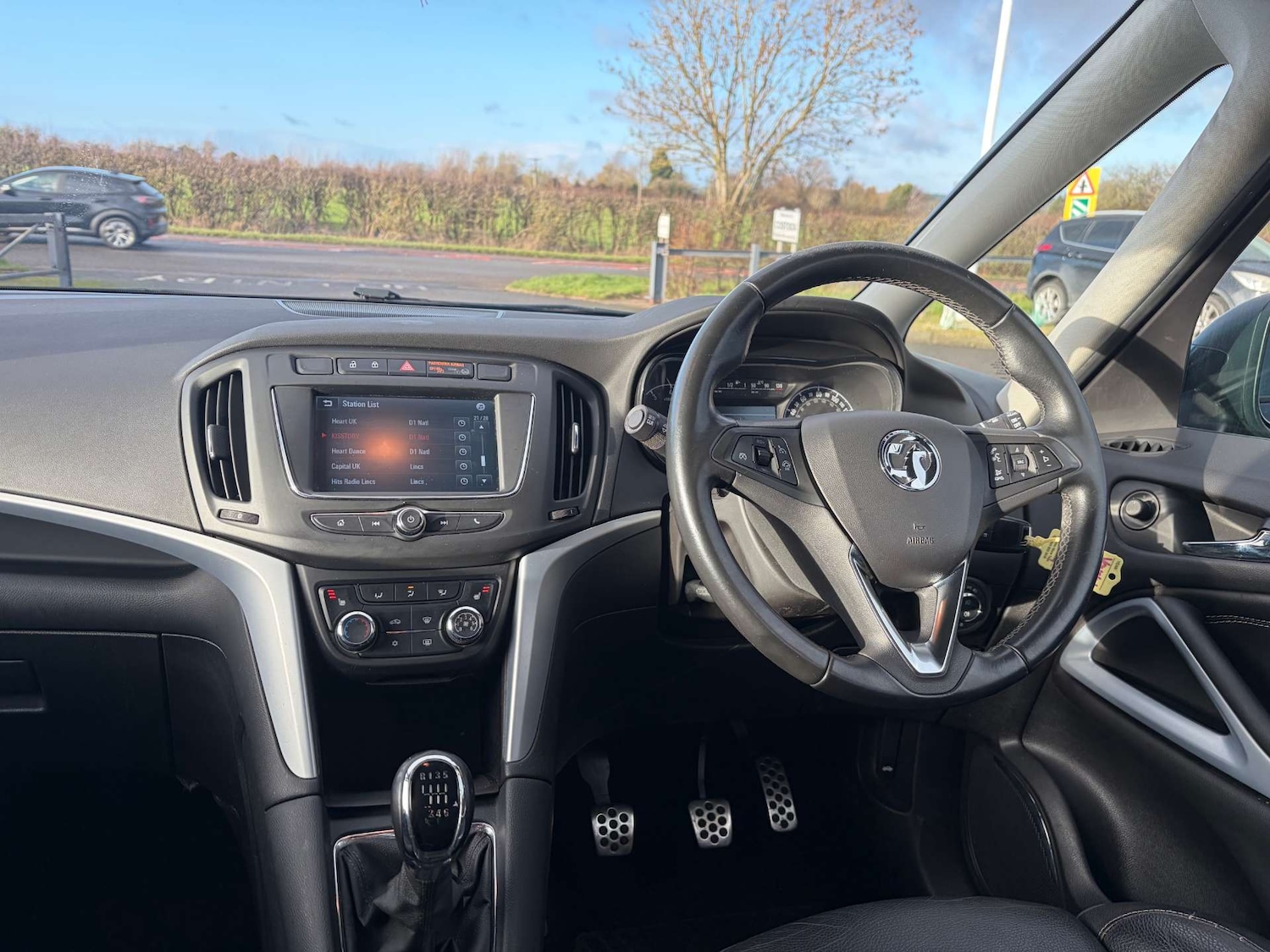 Used Vauxhall Zafira Tourer 2017 for sale - 77189544: Photo 2