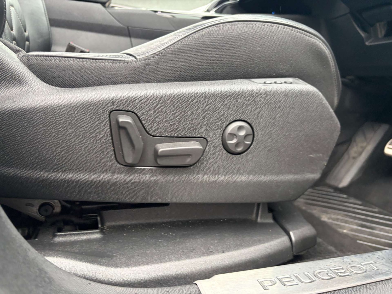 Used Peugeot 3008 2018 for sale - 77721658: Photo 41