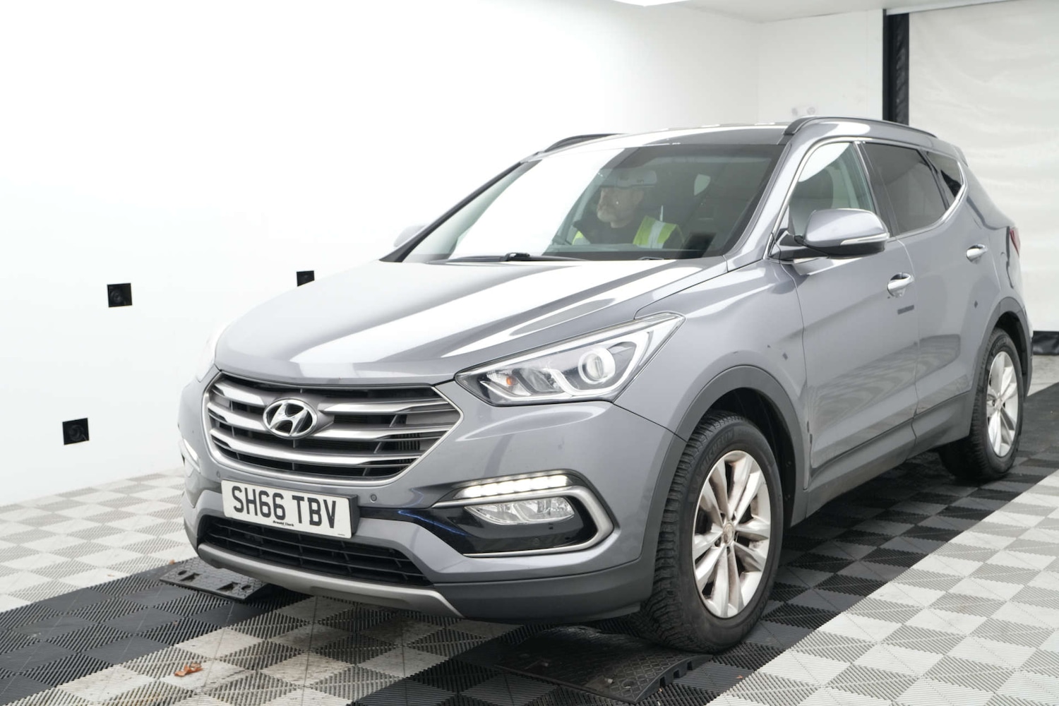 Used Hyundai Santa Fe 2016 for sale - 77236279: Photo 3