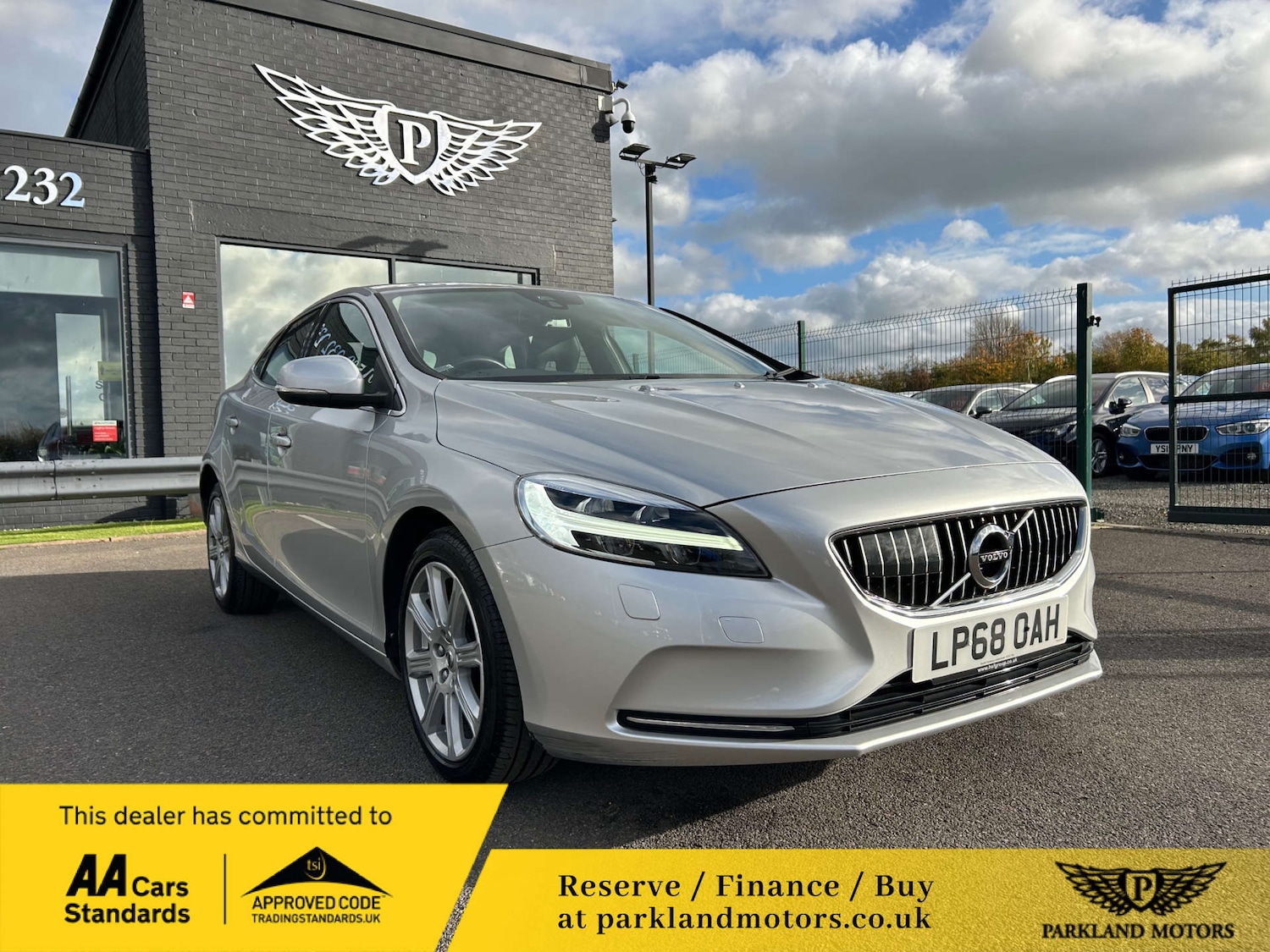 Used Volvo V40 2018 for sale - 76352631: Photo 1