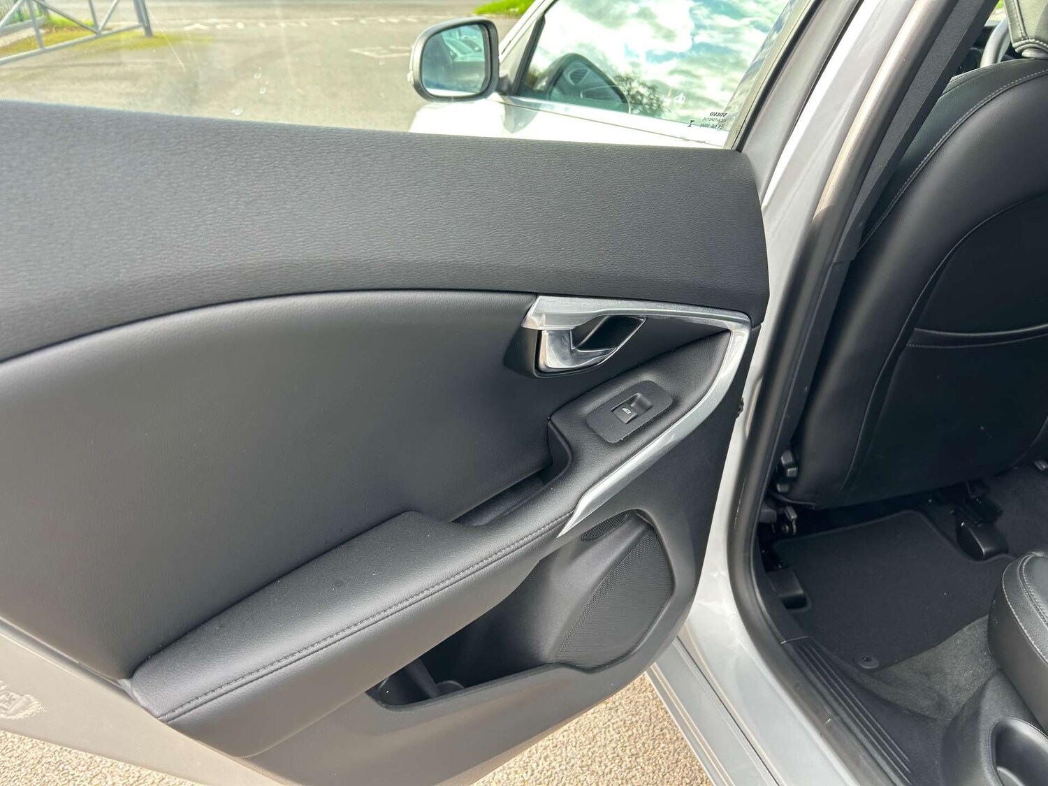 Used Volvo V40 2018 for sale - 76352631: Photo 14