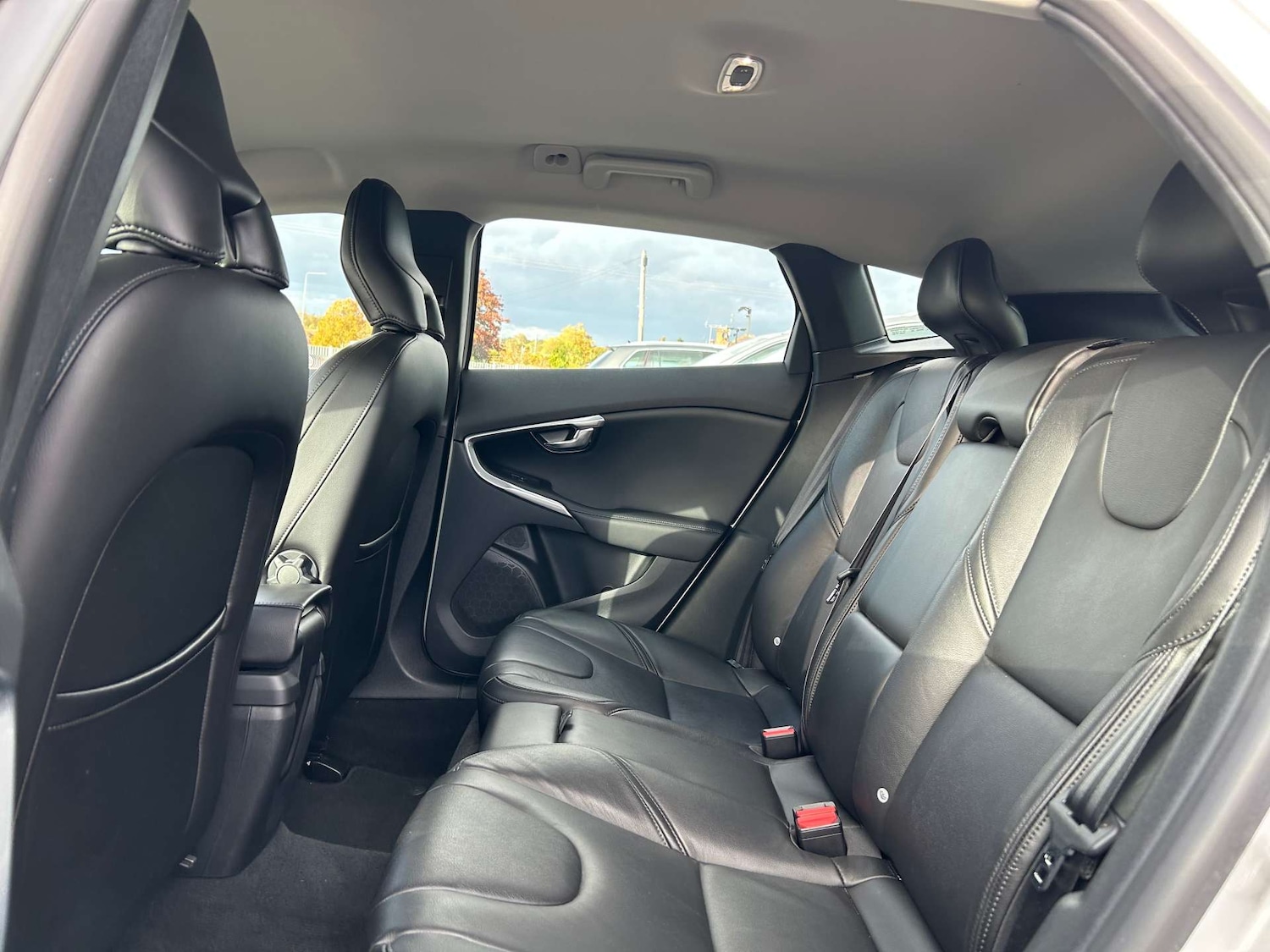 Used Volvo V40 2018 for sale - 76352631: Photo 17