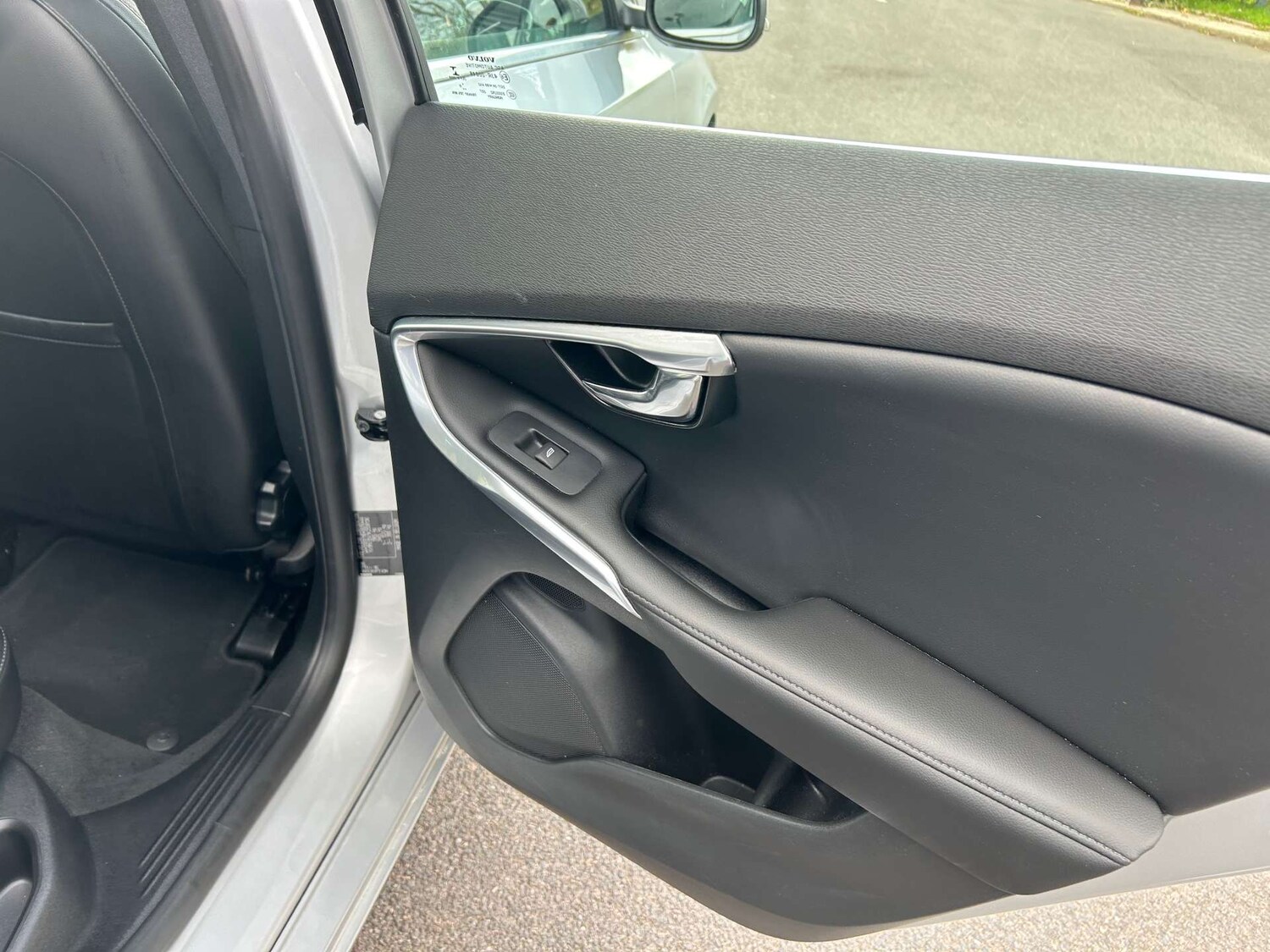 Used Volvo V40 2018 for sale - 76352631: Photo 39