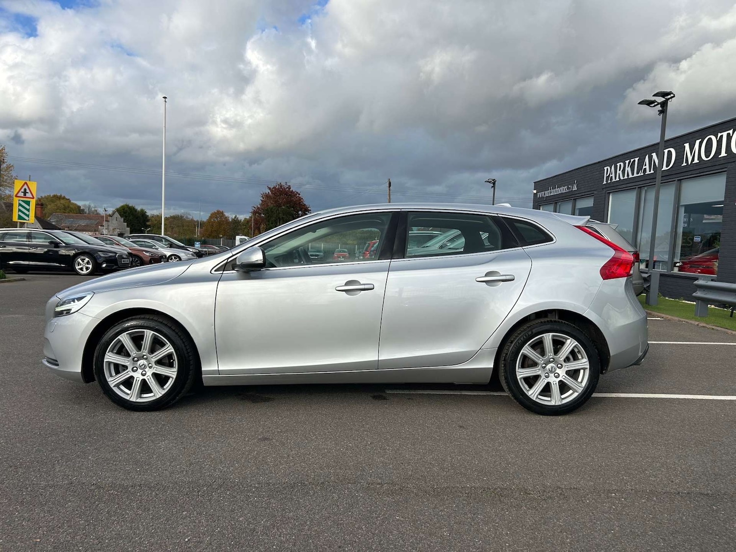 Used Volvo V40 2018 for sale - 76352631: Photo 5