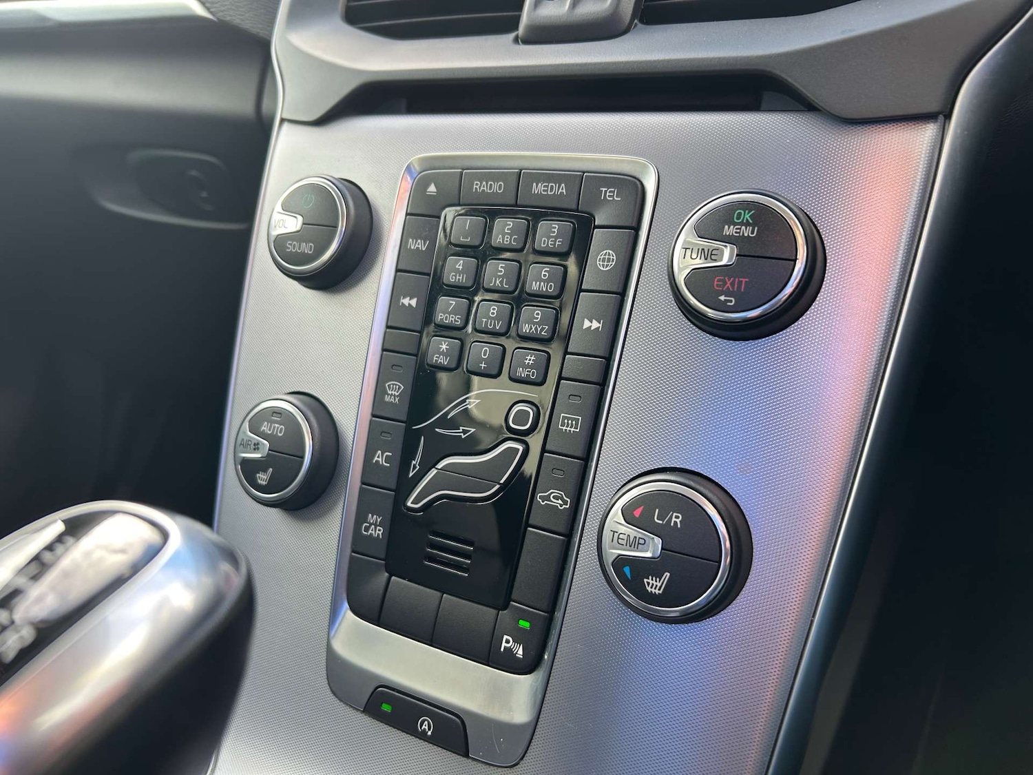 Used Volvo V40 2018 for sale - 76352631: Photo 54