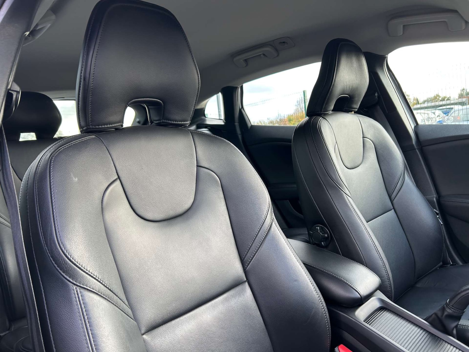 Used Volvo V40 2018 for sale - 76352631: Photo 57