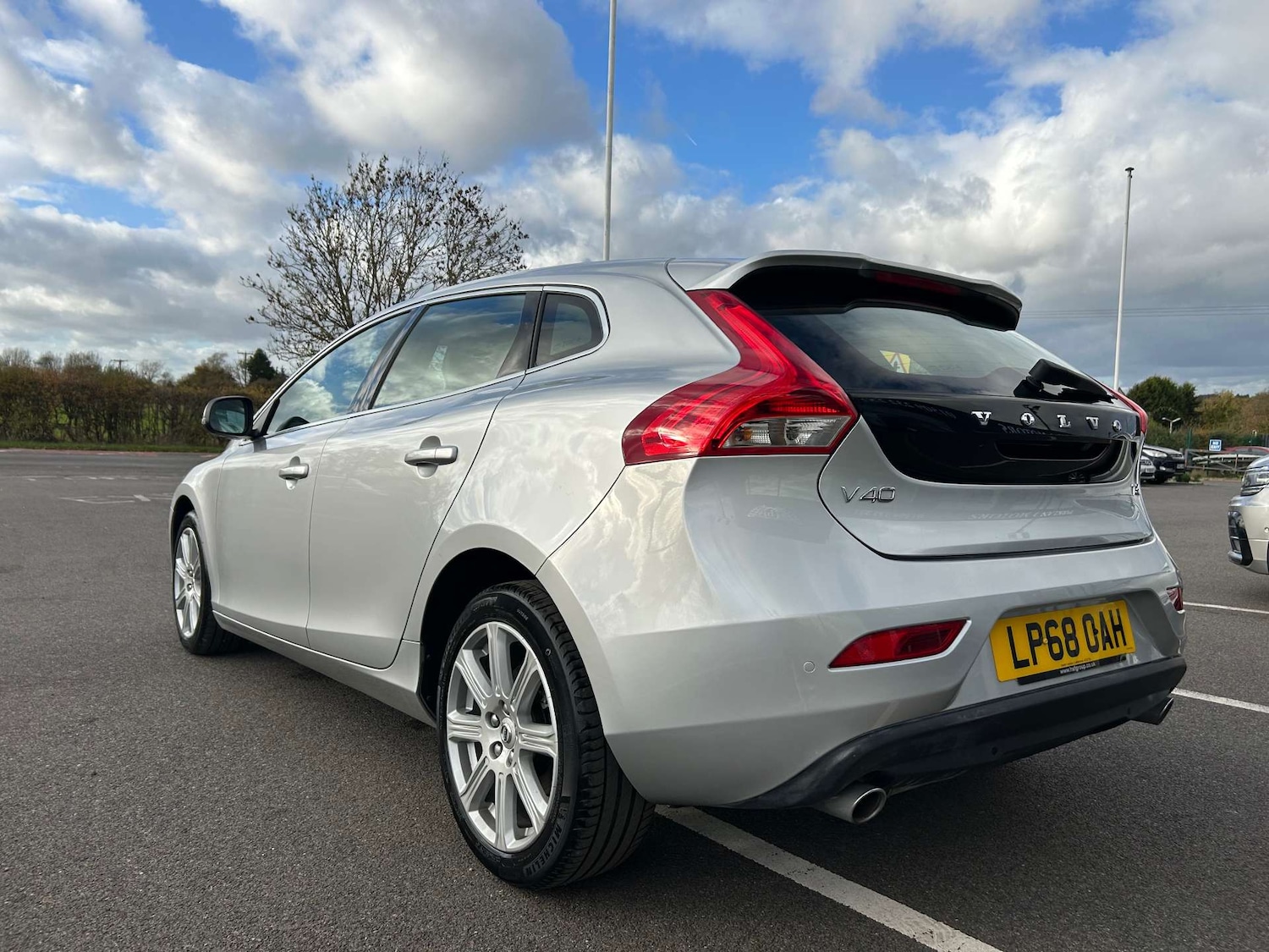 Used Volvo V40 2018 for sale - 76352631: Photo 6